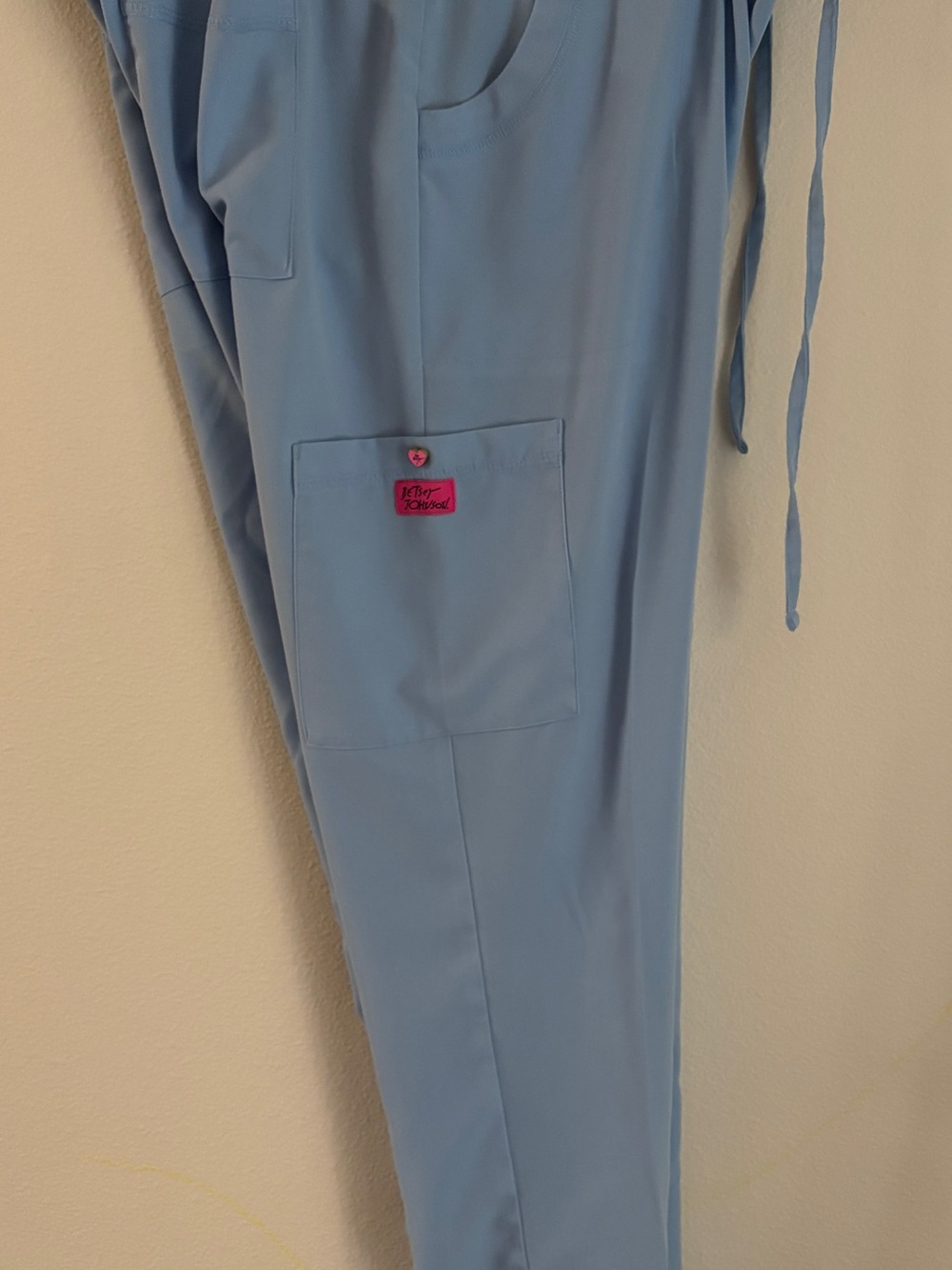 Betsey Johnson Scrub Pants LP
Keep it light w Hearts and Lips!
